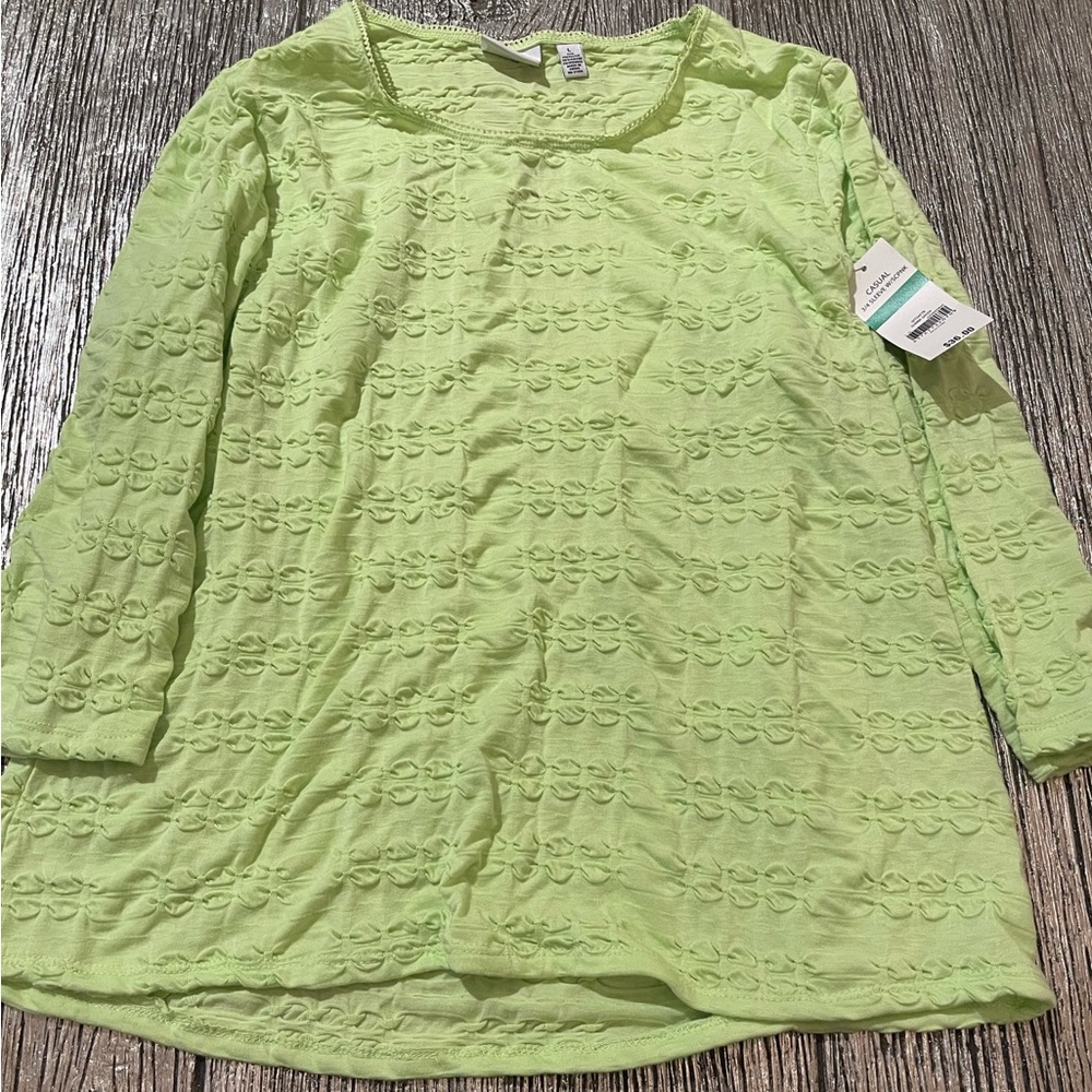 BRAND NEW NEVER WORN lime green quarter sleeve shirt